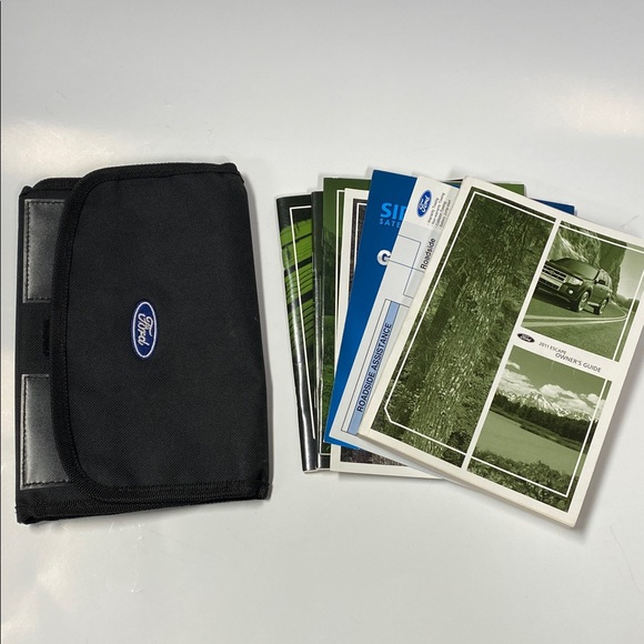 2011 Ford escape Owners Guide With Case warranty guides quick guide Sirius book - Picture 1 of 7